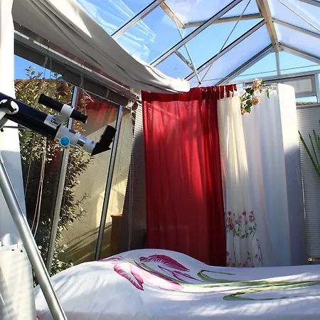 Roulotte Chimere & Serre Nuit Etoilee Maison d'hôtes Cenon-sur-Vienne